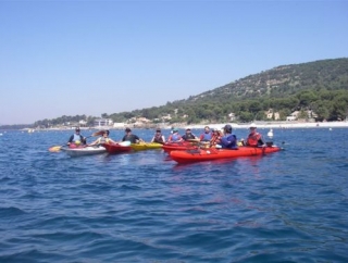  echa de salida kayak en mar -9999- agua deportiva